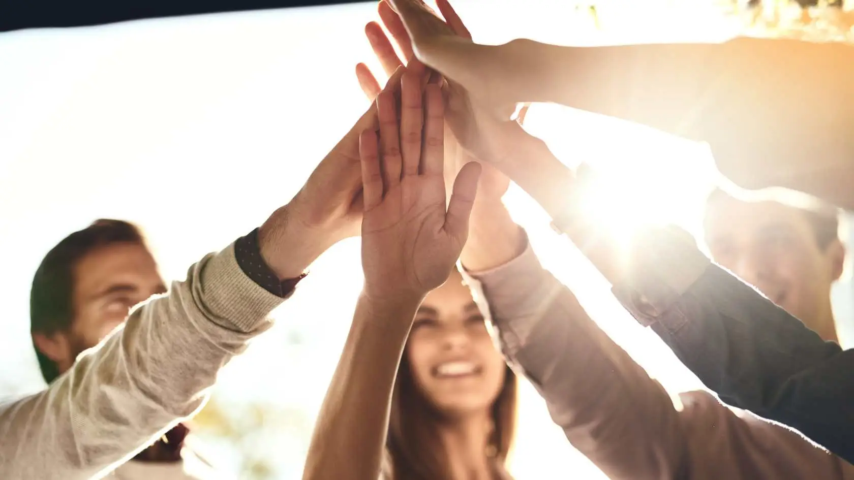 Equipe heureuse et soudée